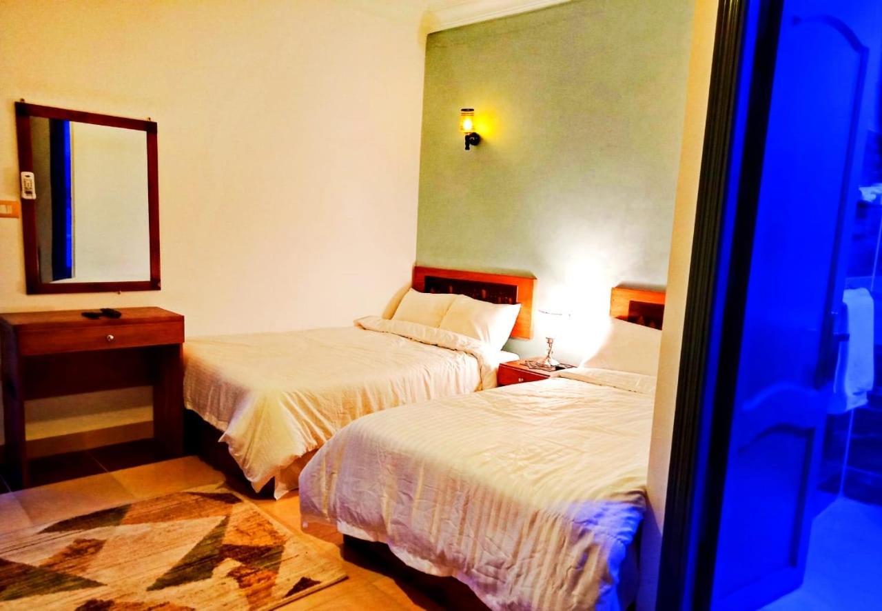 Carpet Alaadein Pyramids View Hotell Kafret el-Gabal Exteriör bild