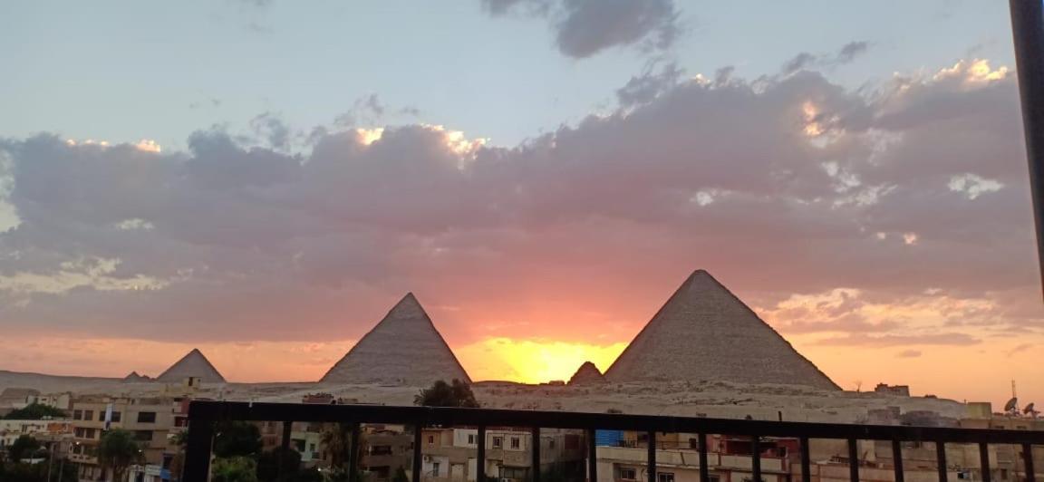 Carpet Alaadein Pyramids View Hotell Kafret el-Gabal Exteriör bild