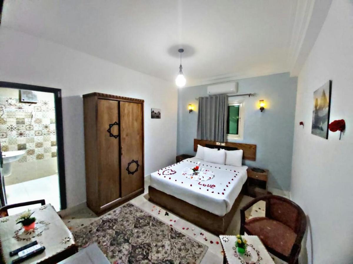 Carpet Alaadein Pyramids View Hotell Kafret el-Gabal Exteriör bild